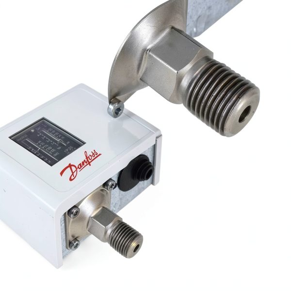 Danfoss KP36 Pressure Switch G1/4 Male 17 Bar SPDT Model 060110866-3